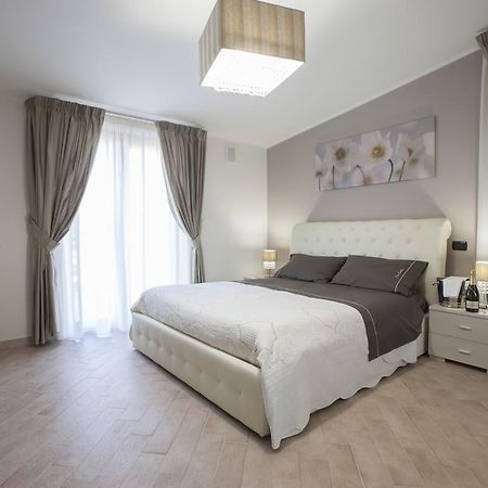 Amira Luxury Apartments 산타 마리아 카푸아 베테레 외부 사진