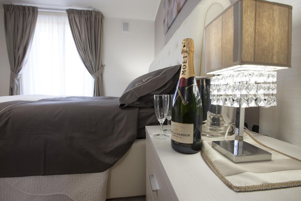 Amira Luxury Apartments 산타 마리아 카푸아 베테레 외부 사진