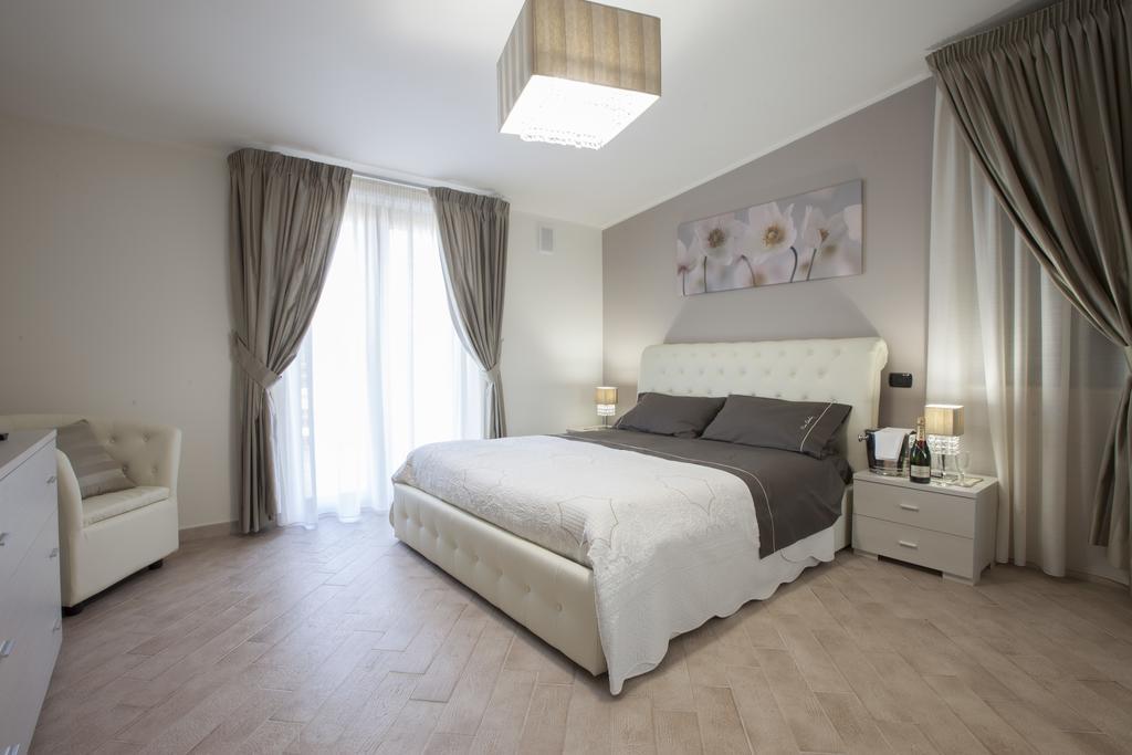 Amira Luxury Apartments 산타 마리아 카푸아 베테레 외부 사진