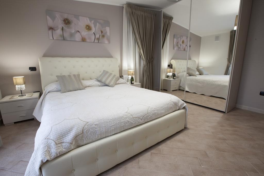 Amira Luxury Apartments 산타 마리아 카푸아 베테레 외부 사진