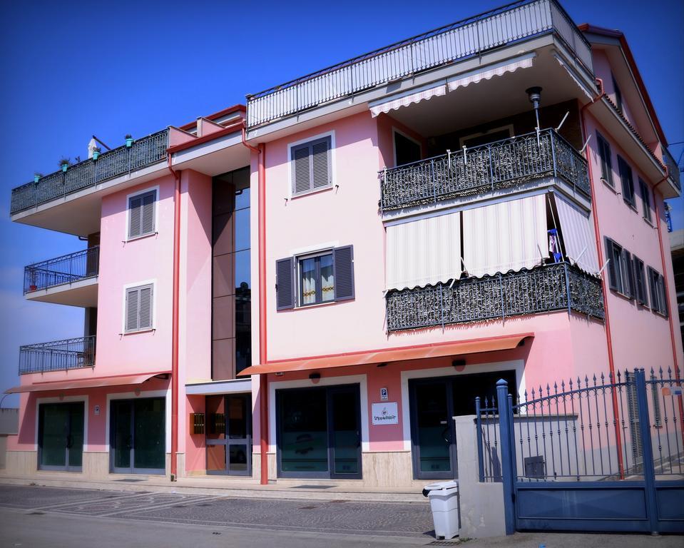 Amira Luxury Apartments 산타 마리아 카푸아 베테레 외부 사진